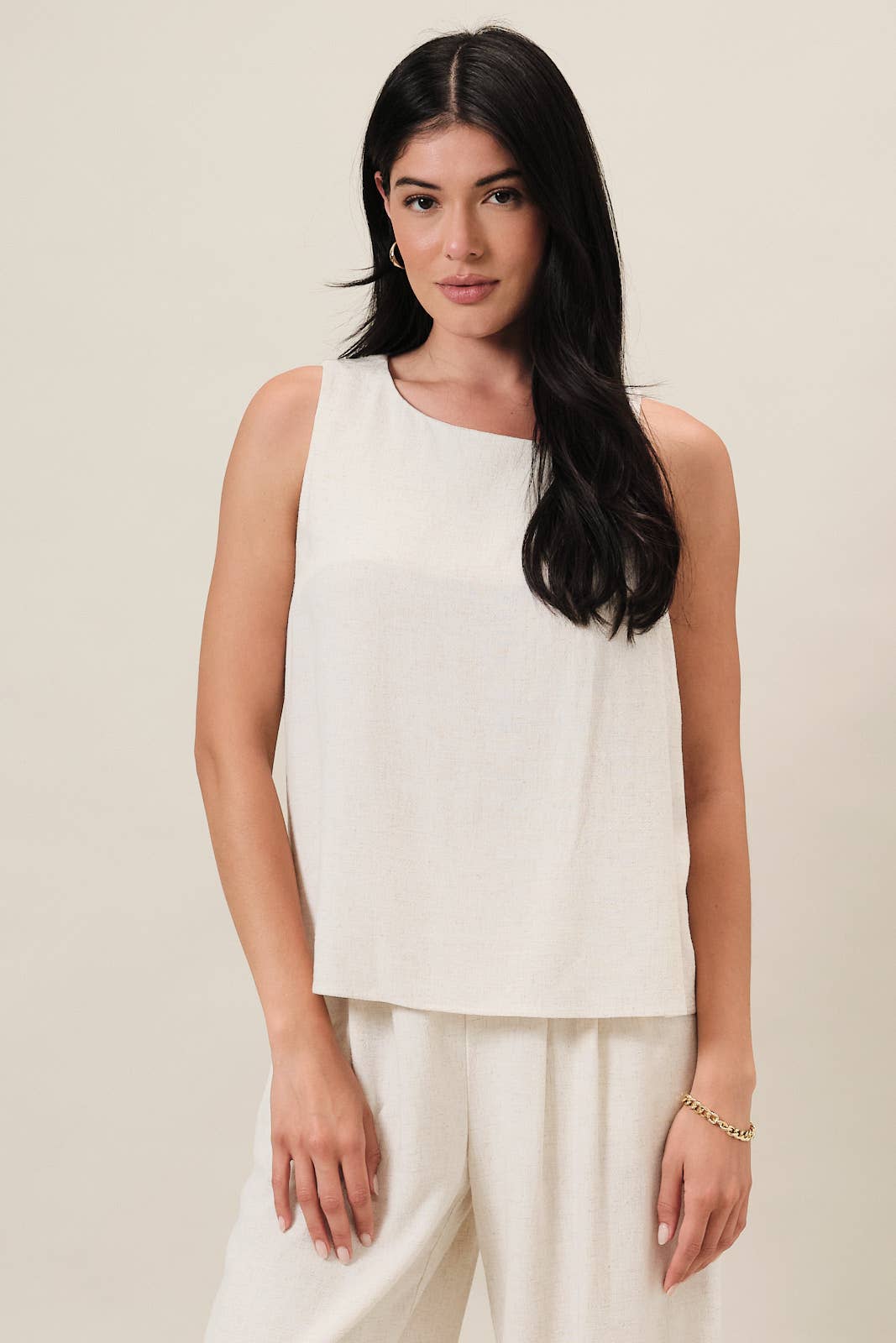 SCOOP NECK SLEEVELESS PLEATED DETAIL TOP