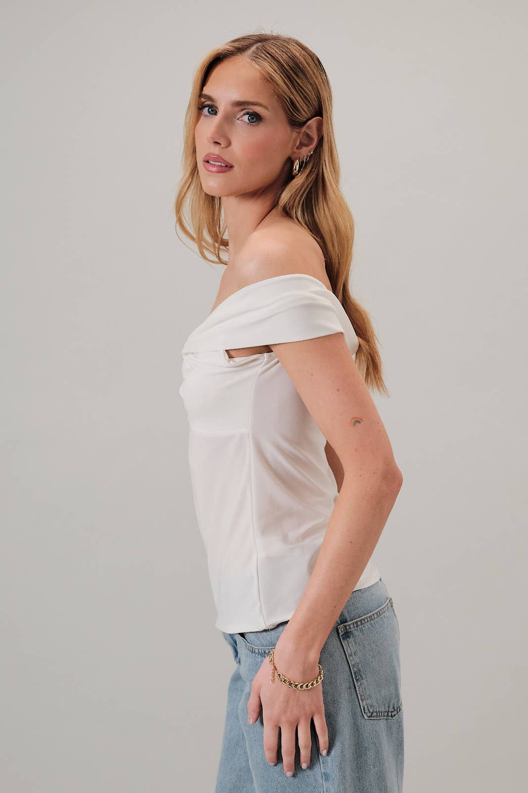 FRONT TIE SLEEVELESS TOP